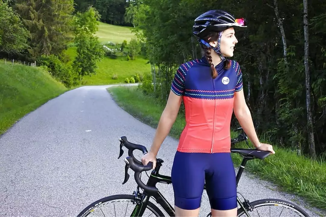 What are some safety tips for solo female cyclists?